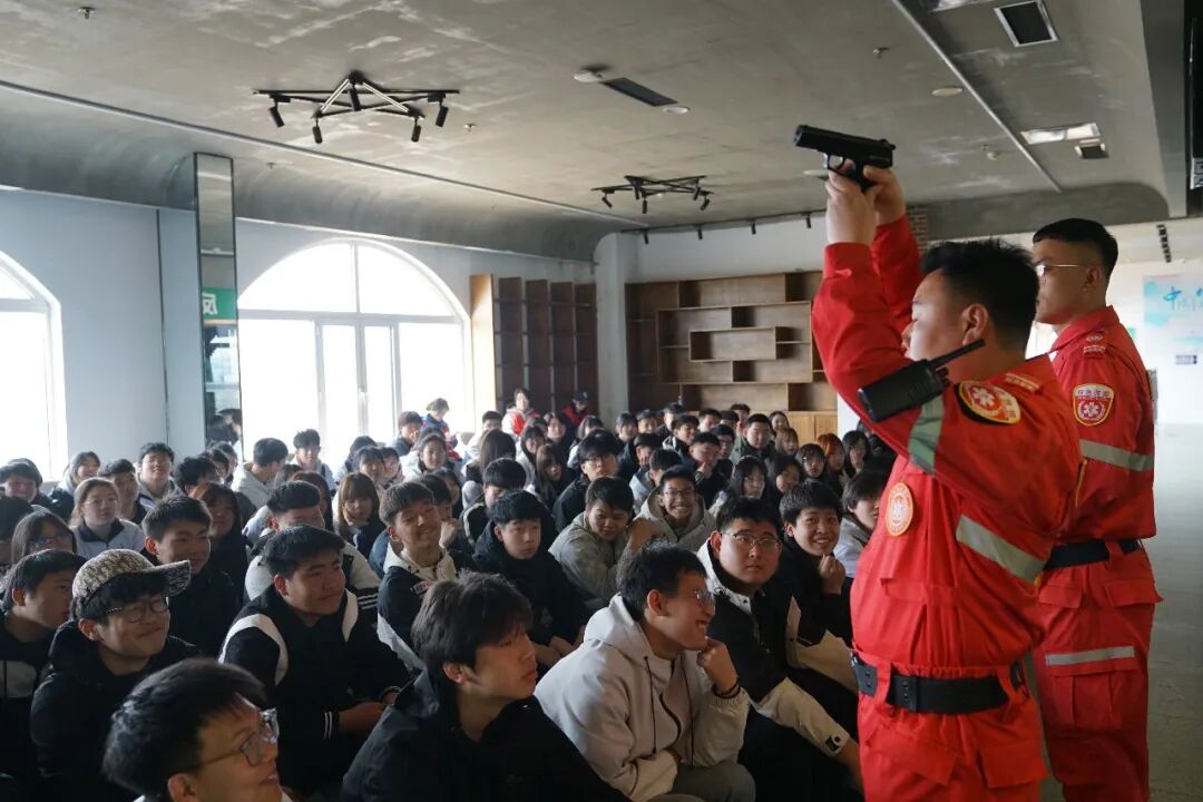 兴城中学.jpg